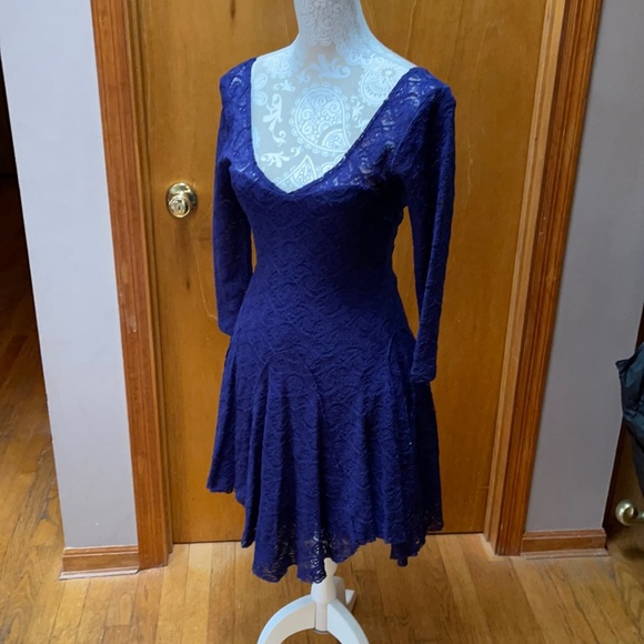 Free People Dresses & Skirts - Free People long sleeve stretch lace cocktail dress. Size xs